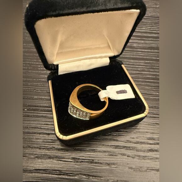 NEW Pave Faux Diamond Ring Costume Jewelry Ring in Box Gift Size 8 - Picture 4 of 4